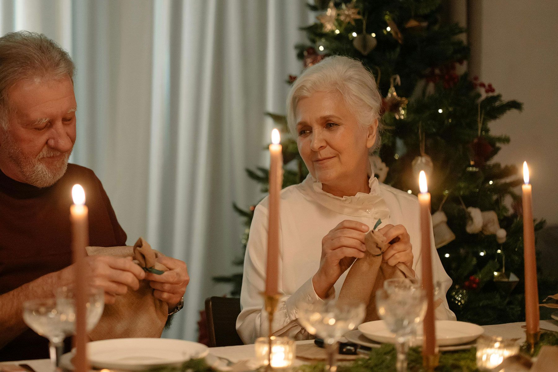 senior at Christmas dinner